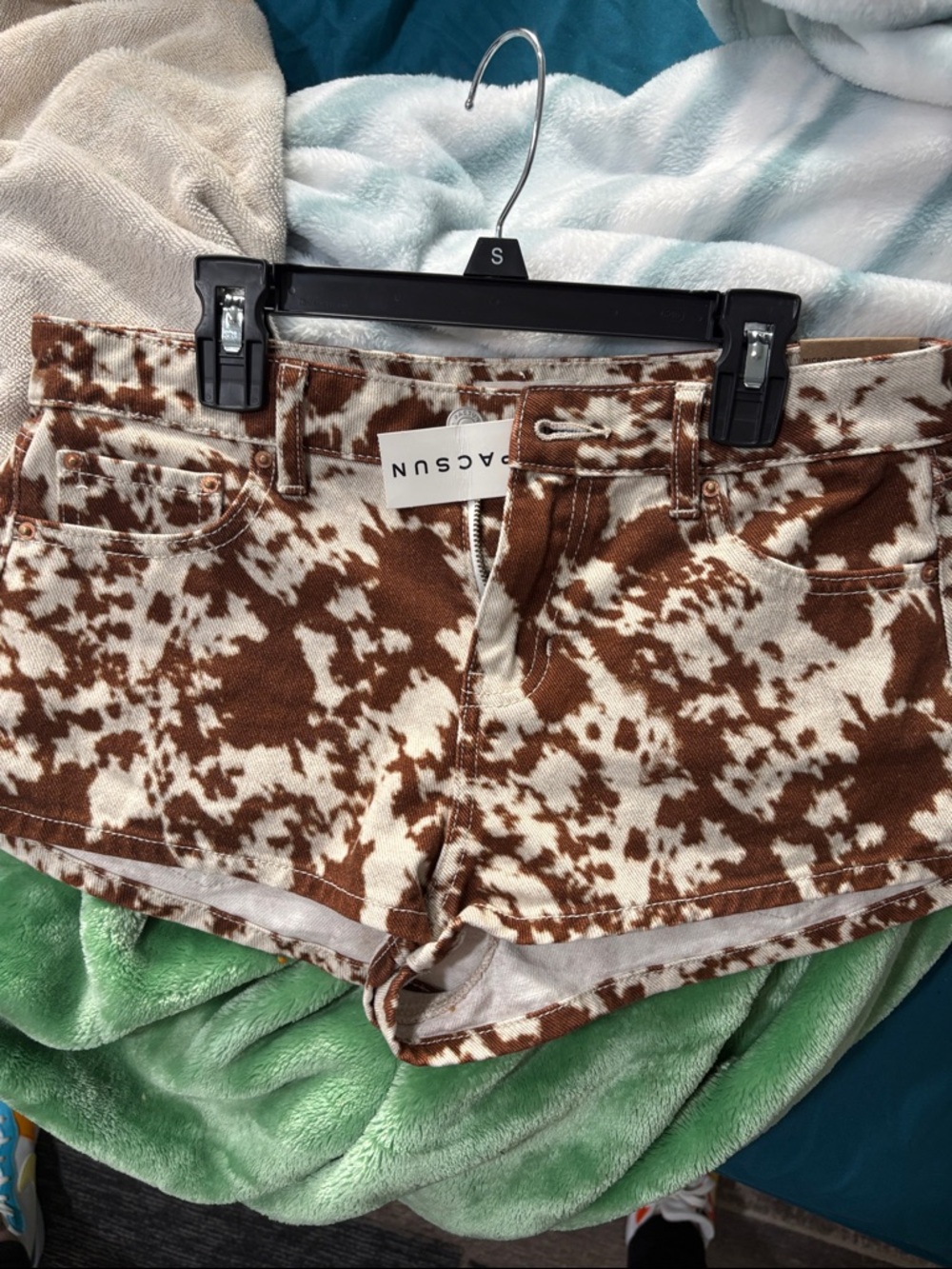 NWT!! PacSun Brown and White Cow-Print Denim Shorts - Picture 3 of 4